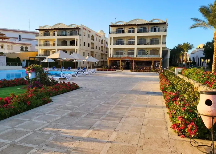 Beachfront luxury Palm Beach Piazza Private Beach Sahl Hasheesh Apartment *
